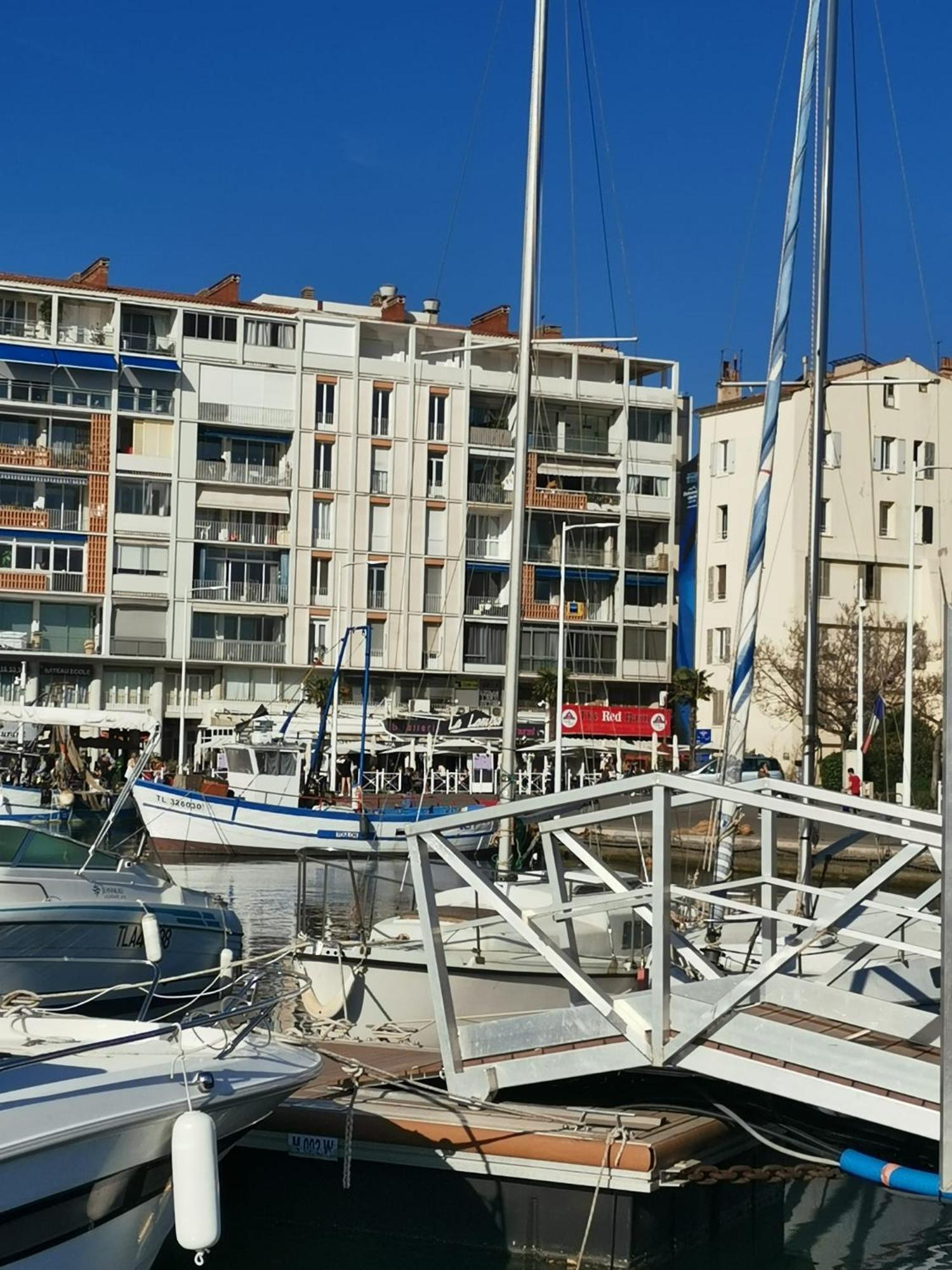Апартаменты Marina Dream Тулон Экстерьер фото